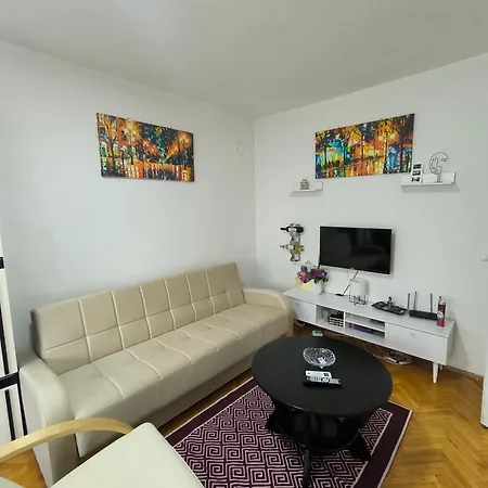 Iris Apartment - Modern & Cozy Skopje Exterior photo