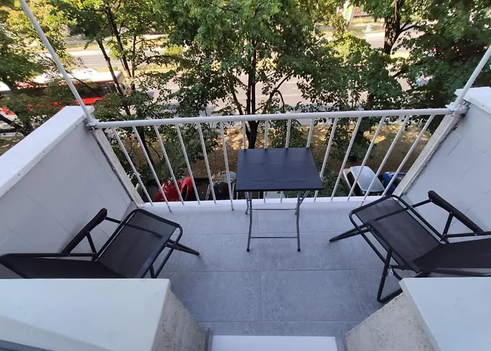 Iris Apartment - Modern & Cozy